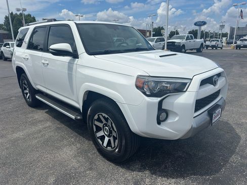 Used 2018 Toyota 4Runner TRD Off-Road Premium AWD/4WD image 3