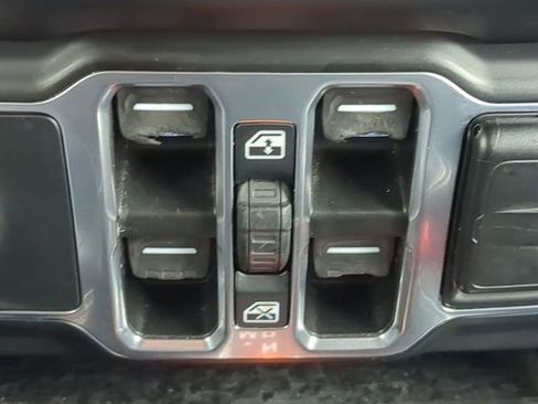 Used 2021 Jeep Wrangler Unlimited Sahara AWD/4WD image 29