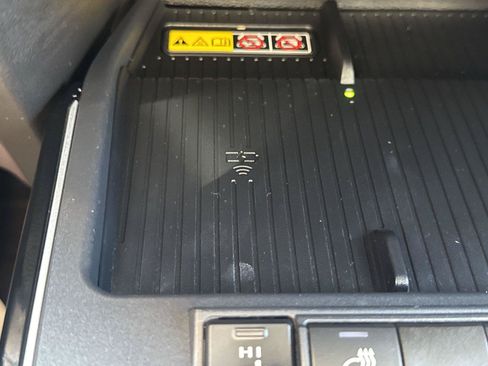 Used 2026 Toyota Corolla Cross XLE AWD/4WD image 34