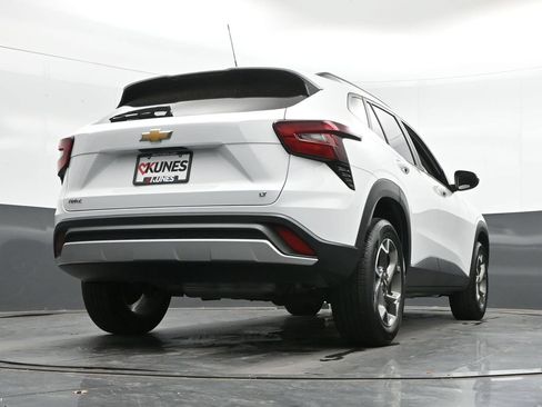Used 2025 Chevrolet Trax LT w/ LT Convenience Package FWD image 41