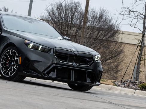 Used 2025 BMW M5 w/ Executive Package image 5