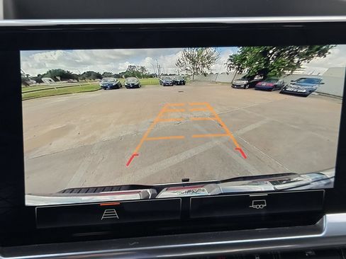 Used 2025 GMC Sierra 1500 SLT RWD image 18