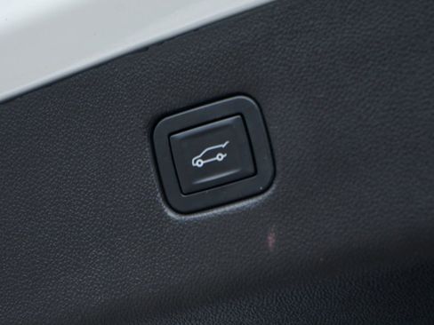 Used 2019 Chevrolet Blazer LT image 9