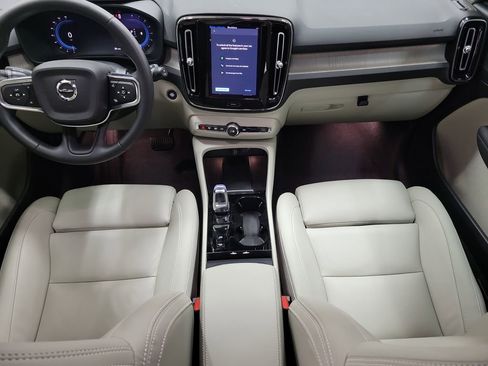 Certified 2024 Volvo XC40 B5 Plus w/ Protection Package Premier image 16