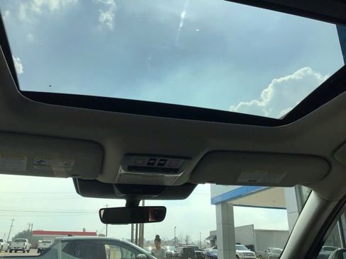 Used 2024 Nissan Pathfinder Platinum image 16