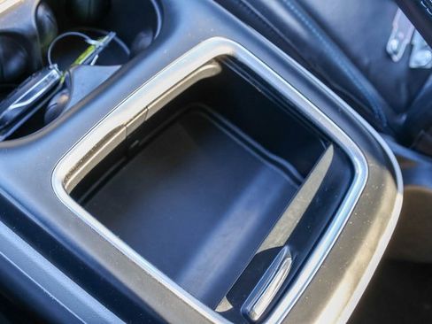 Used 2021 Chrysler Pacifica Touring-L image 22