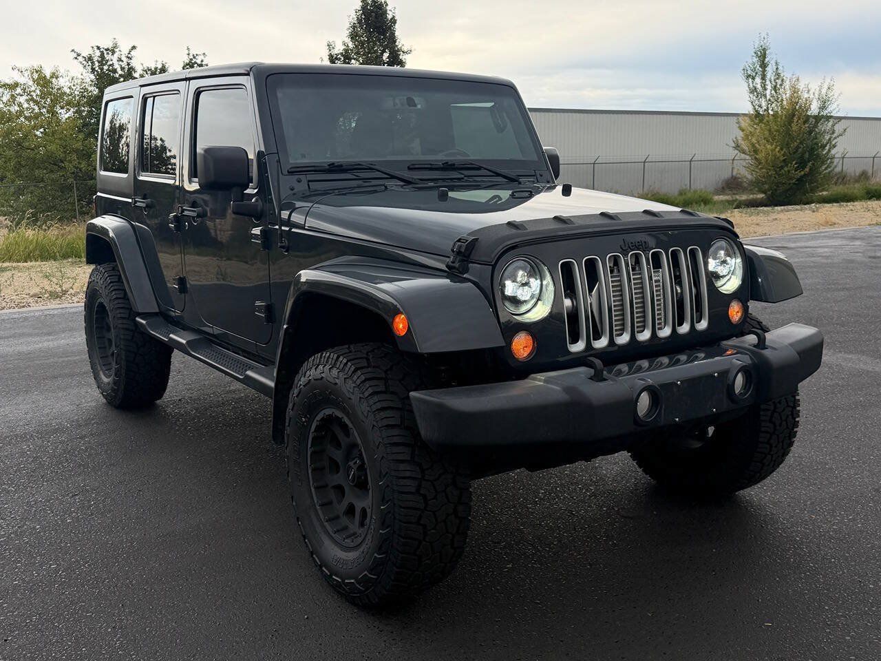 Used 2018 Jeep Wrangler Unlimited Sahara w/ Connectivity Group AWD/4WD image 19