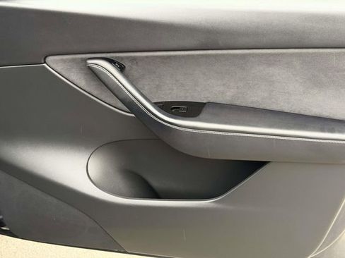 Used 2021 Tesla Model Y Long Range image 7