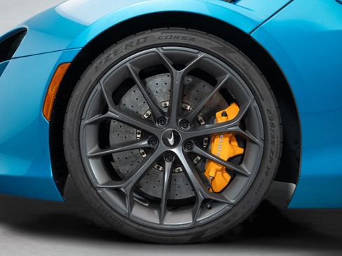 Used 2023 McLaren Artura RWD image 21
