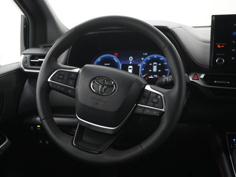 Used 2025 Toyota Sienna XSE AWD/4WD image 18