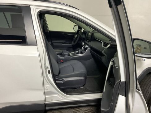 Used 2021 Toyota RAV4 LE image 32
