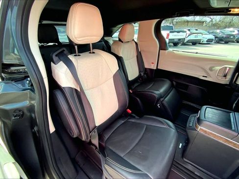 New 2025 Toyota Sienna Platinum image 20