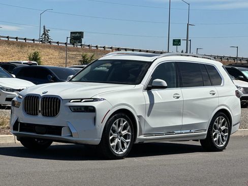 Used 2025 BMW X7 xDrive40i w/ Premium Package AWD/4WD image 7
