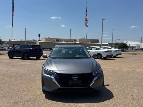 Certified 2025 Nissan Sentra SV FWD image 4