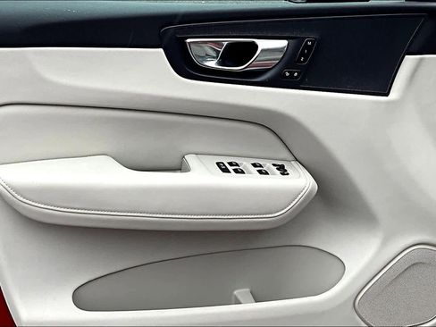 Certified 2023 Volvo XC60 B5 Plus w/ Climate Package image 20
