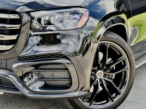 Used 2024 Mercedes-Benz GLS 580 4MATIC image 3