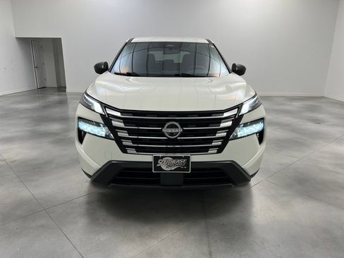 Used 2024 Nissan Rogue S FWD image 3