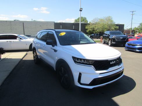 Used 2023 Kia Sorento S w/ Panoramic Sunroof Package image 5