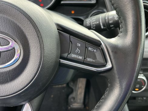 Used 2020 Toyota Yaris XLE image 17