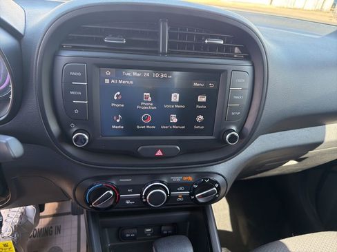 Used 2025 Kia Soul LX w/ LX Technology Package FWD image 13