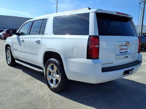 Used 2016 Chevrolet Suburban LT image 3