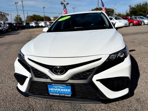 Used 2022 Toyota Camry SE image 10