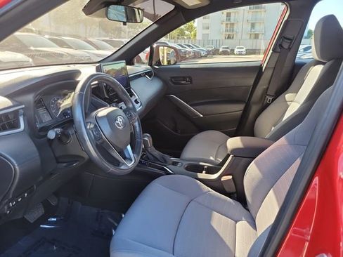 Used 2023 Toyota Corolla Cross SE image 11