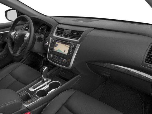 Used 2017 Nissan Altima 3.5 SL w/ 3.5SL Technology Package image 19