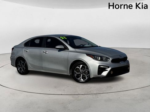 Used 2021 Kia Forte LXS image 2