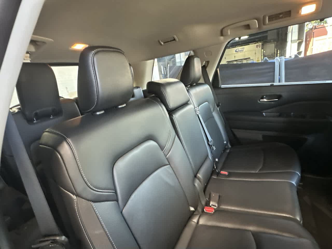 Used 2025 Nissan Pathfinder SL AWD/4WD image 26