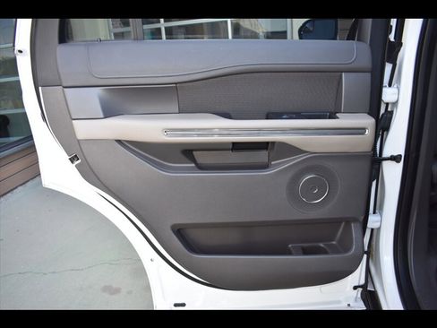 Used 2019 Ford Expedition XLT RWD image 22