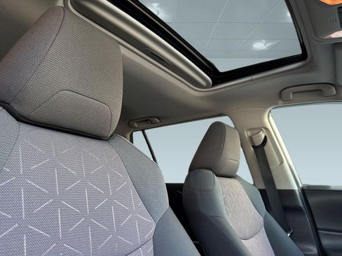 Used 2019 Toyota RAV4 XLE w/ Carpet Mat Package AWD/4WD image 27