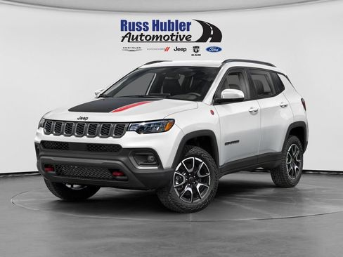 Used 2025 Jeep Compass Trailhawk w/ Trailhawk Elite Group AWD/4WD image 2