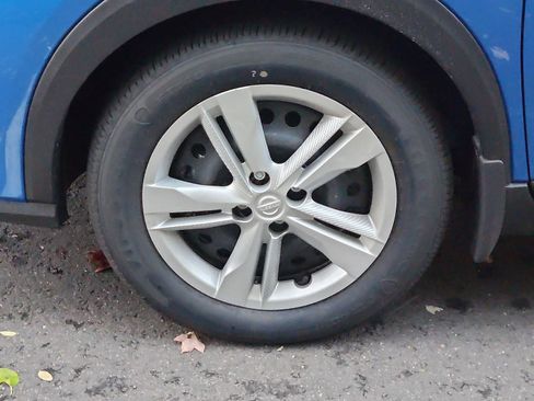 Certified 2025 Nissan Kicks Play S image 8