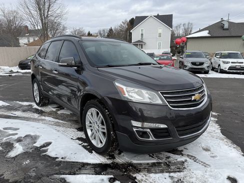 Used 2015 Chevrolet Traverse LT w/ Style and Technology Package image 4