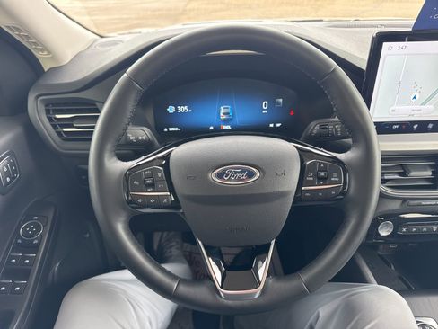 Certified 2024 Ford Escape Platinum w/ Premium Technology Package image 29