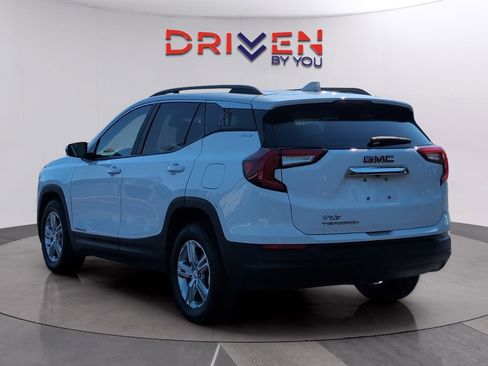 Used 2022 GMC Terrain SLE w/ Driver Convenience Package FWD image 3