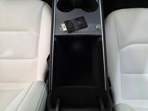 Used 2022 Tesla Model Y Long Range AWD/4WD image 23