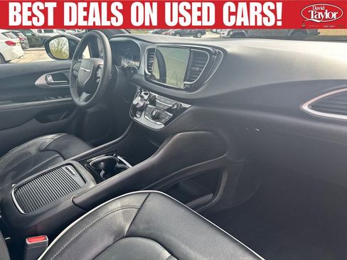 Used 2025 Chrysler Pacifica Limited FWD image 29