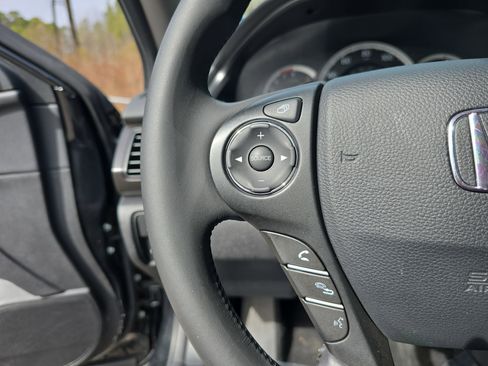 Used 2015 Honda Accord EX-L image 16