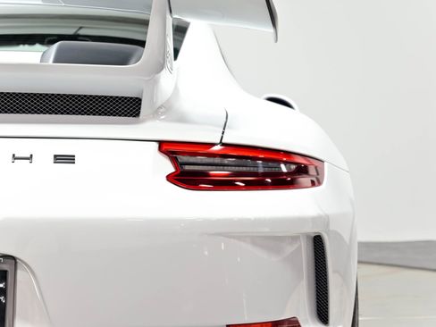 Used 2018 Porsche 911 GT3 RWD image 52