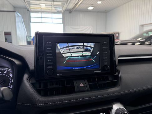 Used 2021 Toyota RAV4 LE image 13