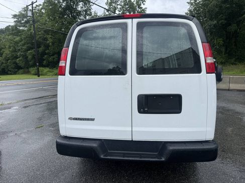 Used 2017 Chevrolet Express 2500 RWD image 8