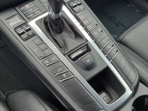 Certified 2018 Porsche Macan AWD/4WD image 35