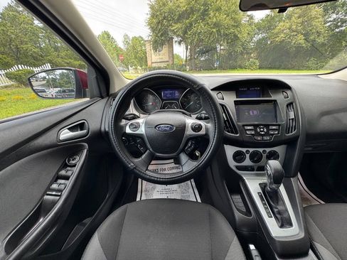 Used 2013 Ford Focus SE FWD image 18