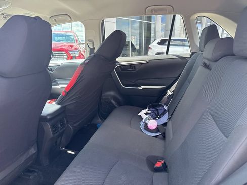 Used 2022 Toyota RAV4 LE w/ Carpet Mat Package (TMS) AWD/4WD image 12
