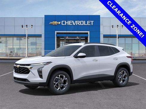 New 2025 Chevrolet Trax LT w/ Driver Confidence Package image 2