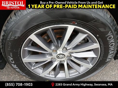 Used 2017 Toyota Highlander XLE w/ Carpet Mat Package image 12