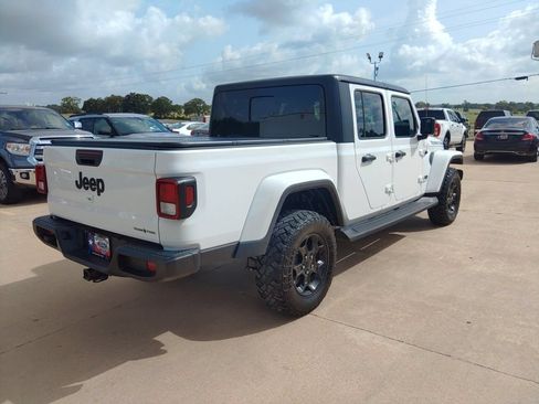 Used 2023 Jeep Gladiator Sport AWD/4WD image 4