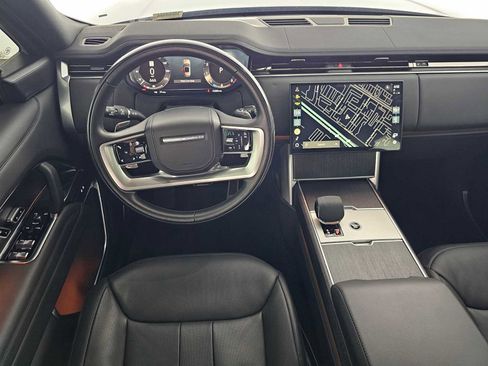 Used 2025 Land Rover Range Rover SE image 18